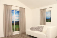 Barking bruin is een zandkleurige transparante inbetween met een linnen look. Valt soepel