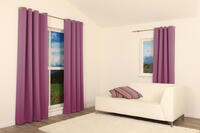 Verduisterende overgordijnstof met een mooie weefstructuur aan de voorzijde. De gladde achterzijde van de stof is effen naturel