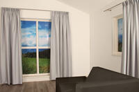 Glanzende nonchalante taft met een geruwde voorzijde en glanzende gladde achterzijde in dezelfde kleur