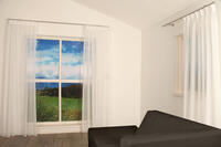 Deze soepelvallende offwhite voile vitrage is brandvertragend en extra hoog leverbaar door de stofmaat van 415cm!