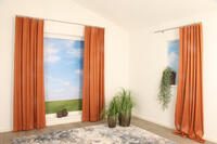 Overgordijn Gloucester is een gordijnstof met een twee gezichten. Door de luxe uitstraling van beide zijden kan je ervoor kan kiezen welke kant je voor wil hebben.