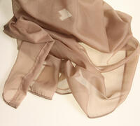 Borja is een vlamwerende basic voile vitrage met een rijke uitstraling