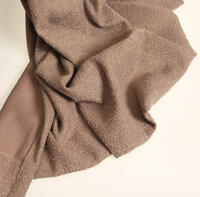 Met deze tijdloze en elegante bouclé gordijnstof is Ombret een trendy een veelzijdig overgordijn met een unieke textuur