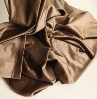 Deze mooie overgordijnstof is een echte sfeermaker, de stof zorgt voor privacy als het donker is