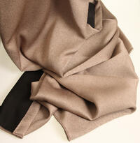 Granada is een mooie soepel vallende dim-out overgordijnstof met een subtiele glans