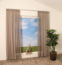 Huven is een mooi vallende vitrage van zware kwaliteit in de kleur goudbruin