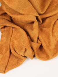 Jalhay is een kamerhoge overgordijnstof die een oase van luxe en comfort biedt aan elke ruimte