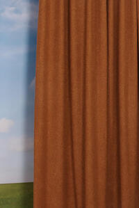 Met deze tijdloze en elegante bouclé gordijnstof is Ombret een trendy een veelzijdig overgordijn met een unieke textuur