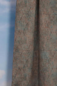 Lumina Reflect is een gladde dim-out overgordijnstof met een grafische print van gemêleerde kleuren