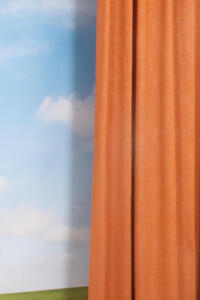 Overgordijn Gloucester is een gordijnstof met een twee gezichten. Door de luxe uitstraling van beide zijden kan je ervoor kan kiezen welke kant je voor wil hebben.