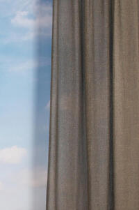 Sinai is een kamerhoge gemêleerde inbetween met een nonchalante uitstraling door toevoeging van linnen.