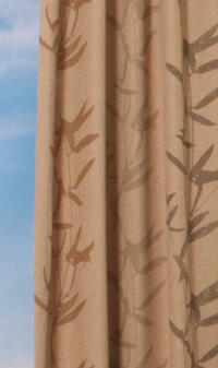 Een brandvertragende printstof, en ook nog eens verduisterend! Cane heeft een rietprint die bestaat uit rietstengels in vijf subtiele kleuren