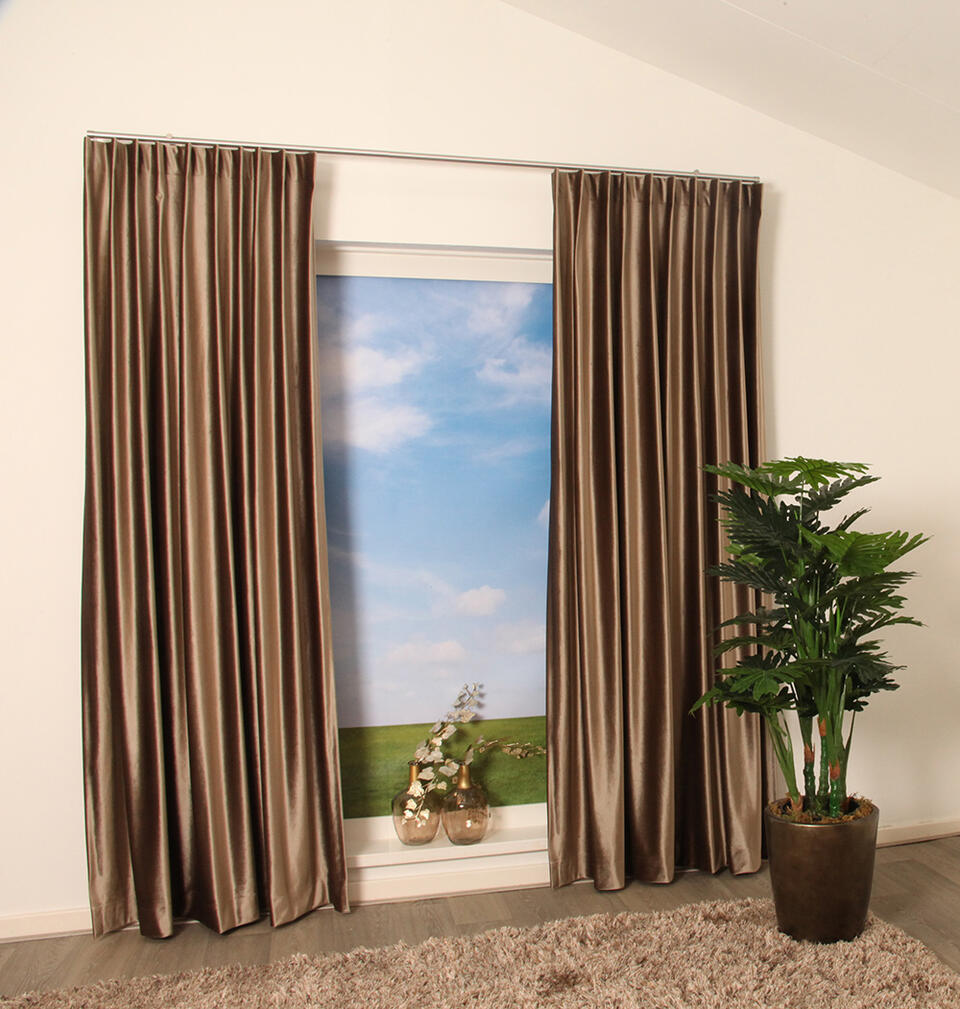 Deze mooie overgordijnstof is een echte sfeermaker, de stof zorgt voor privacy als het donker is