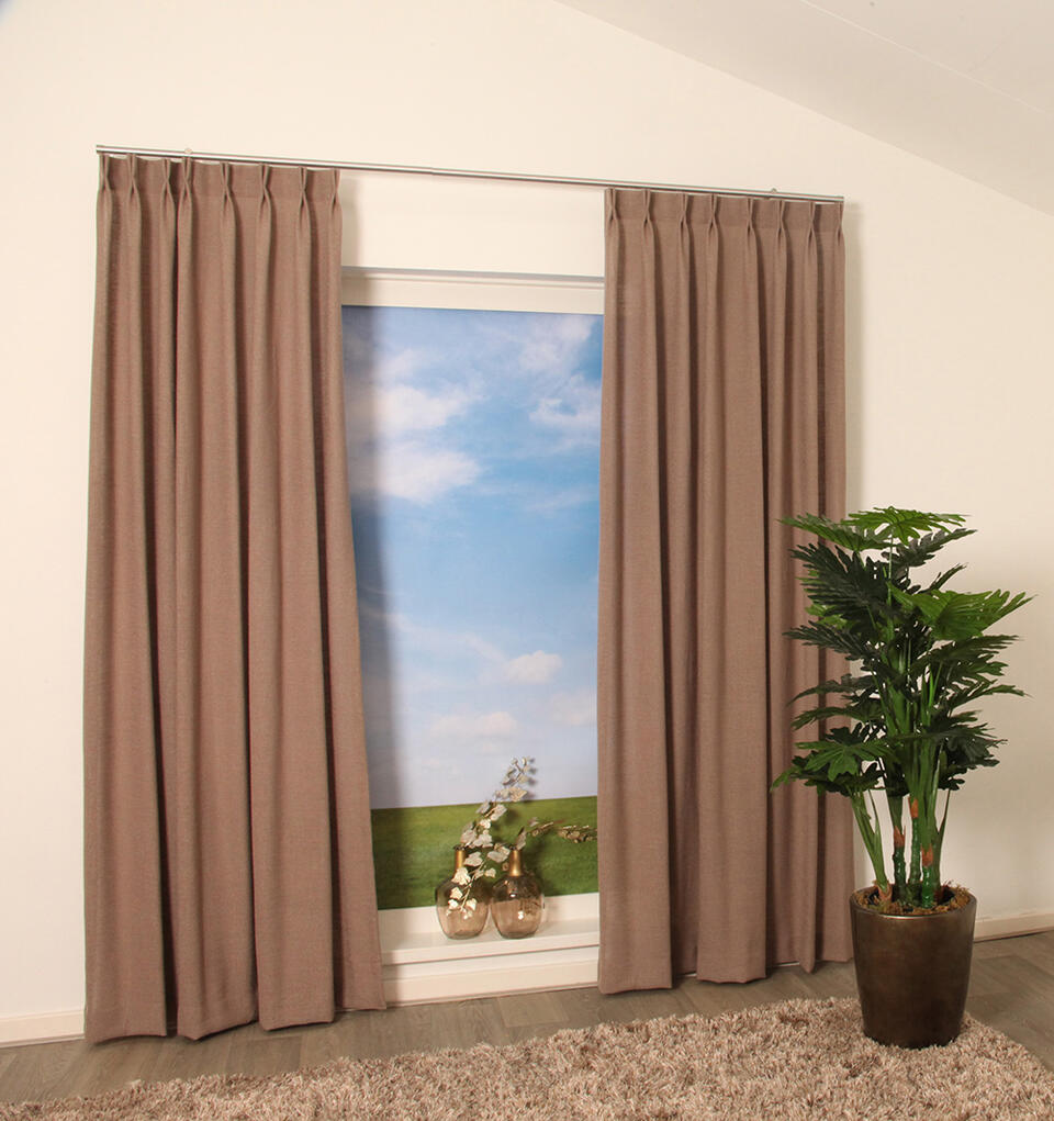 Met Mortstel heb je een kamerhoog overgordijn met een esthetische uitstraling