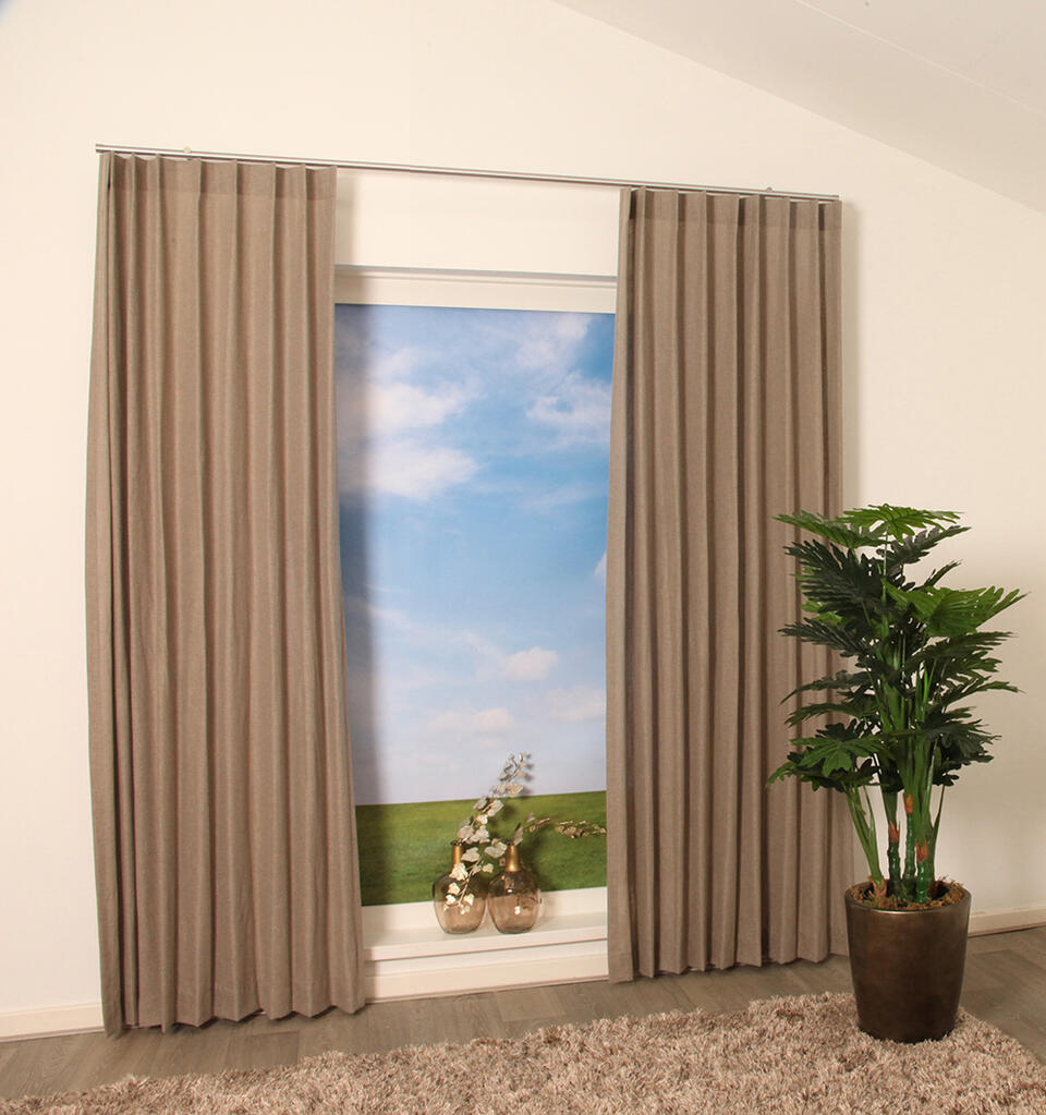 Met deze charmante linnenlook overgordijn Savic kun je in elk interieur uit de voeten