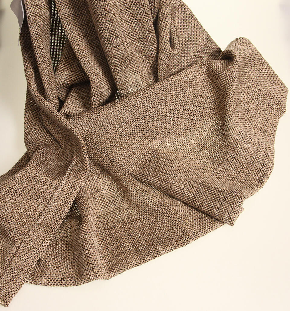 Courtai is een kamerhoge inbetween met een grove weving