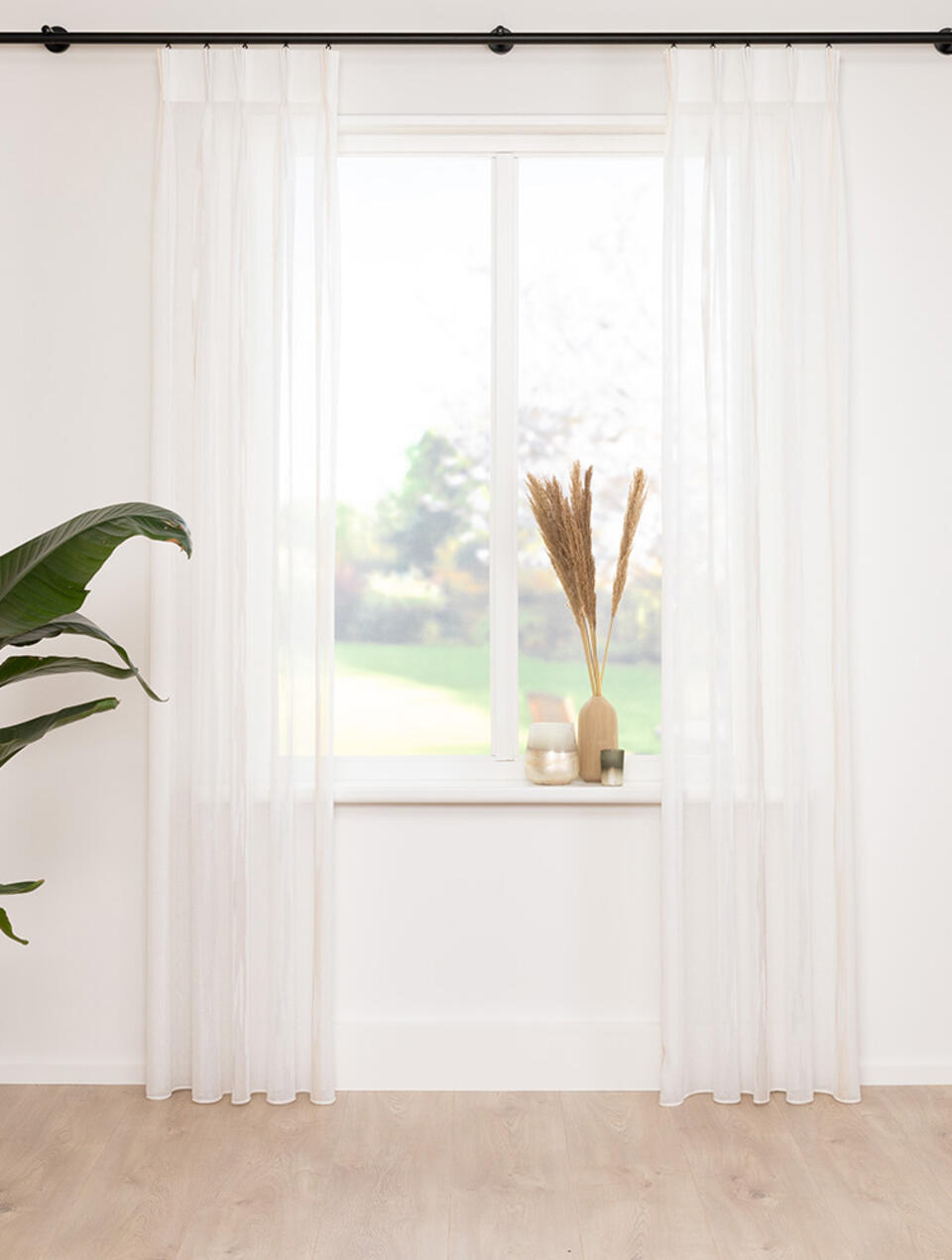 Mooie inbetween, geweven in een linnenlook met een speels 3-kleurig dessin in de lengterichting