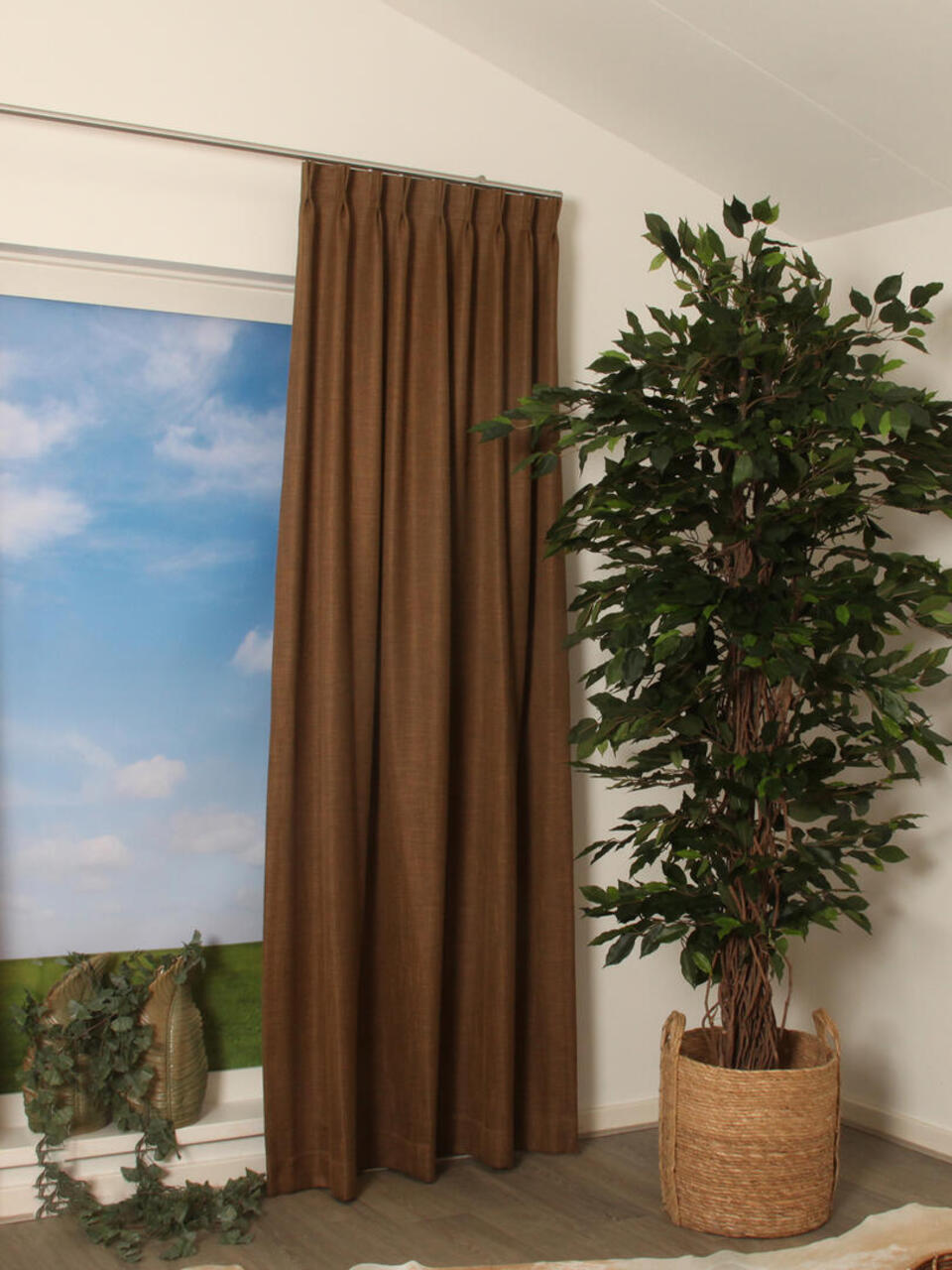 Overgordijn Hamoir is een rijke kamerhoge stof die zacht aanvoelt