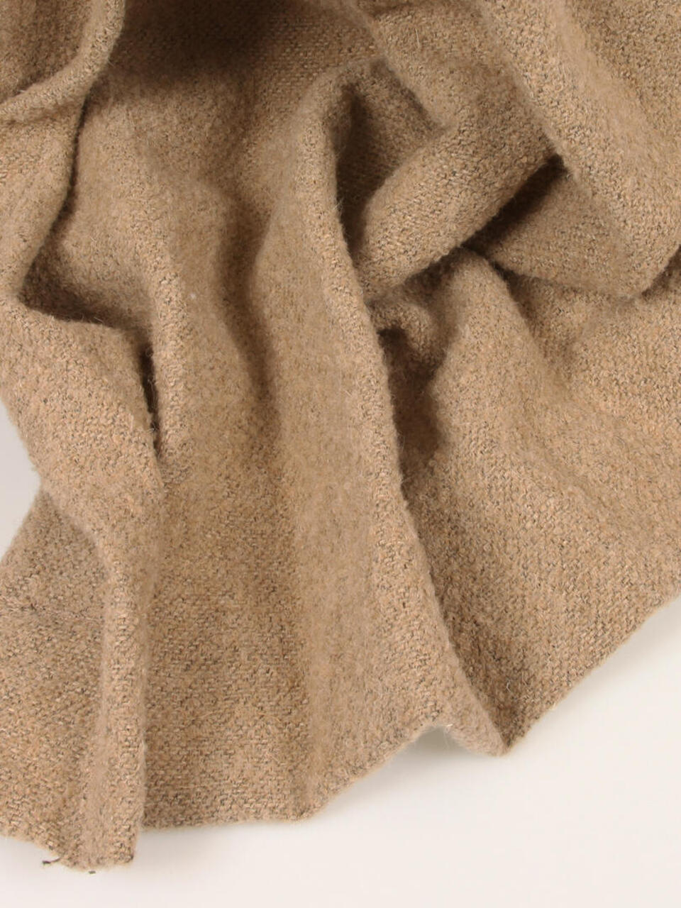 Dompel je onder in een bad van warmte en gezelligheid met deze karaktervolle overgordijnstof