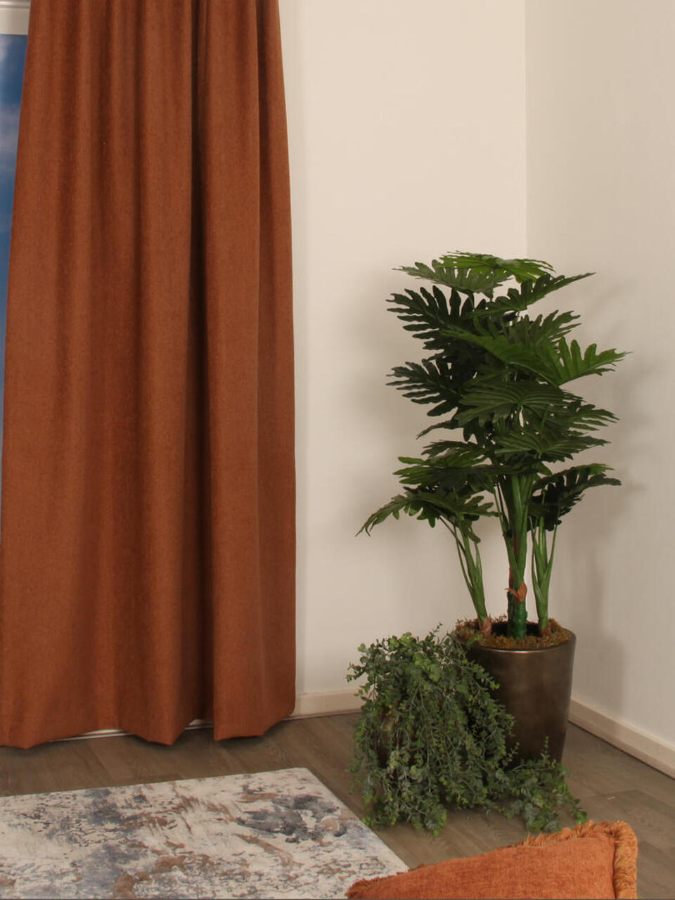 Wipers is een rijke en elegante overgordijnstof door de combinatie van chenille garen en een garen met een soft shine