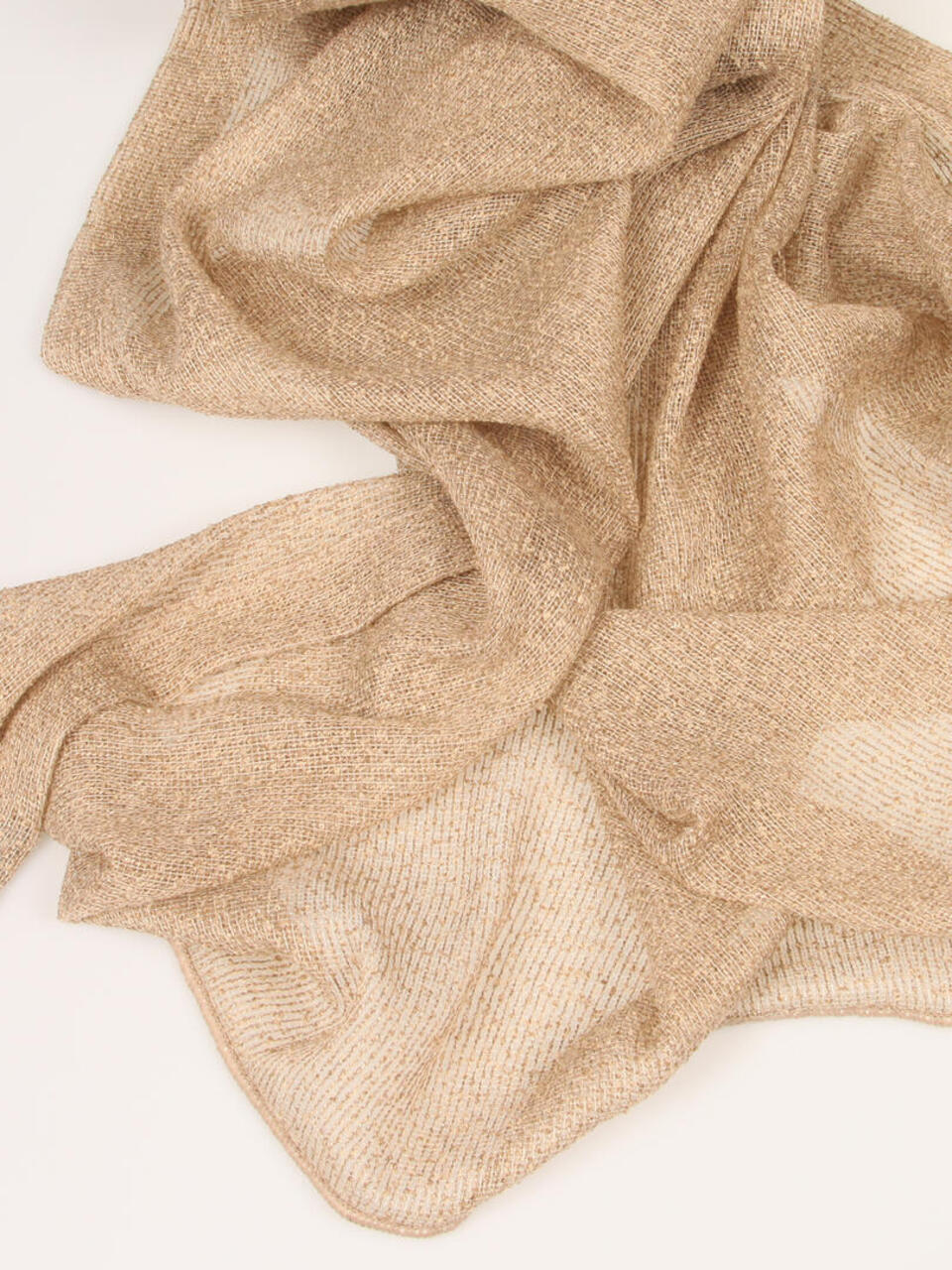 Deze grof geweven Inbetween is een lichtere kwaliteit en valt erg mooi in de plooi