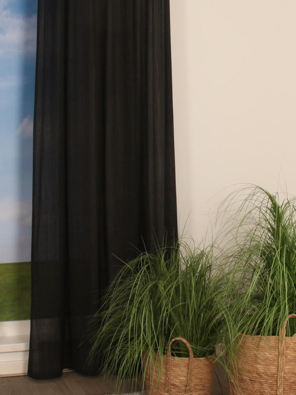 Belfast HH is een inbetween, een elegante en transparante stof die is vervaardigd uit dikkere garens