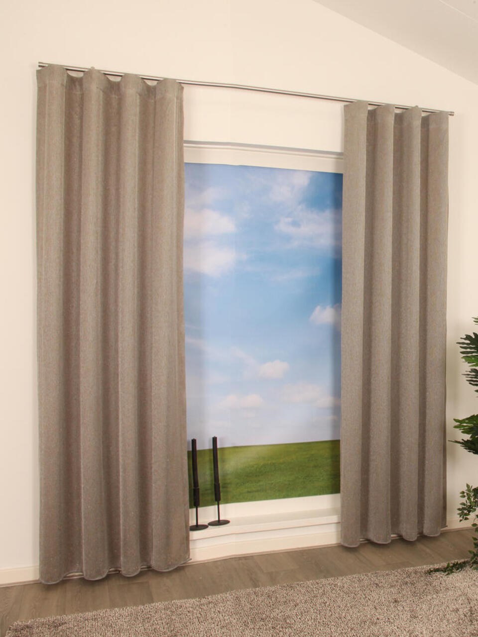 Spark beige is een prachtige glanzende inbetween met een zichtbare weefstructuur in verschillende diktes en kleuren garens