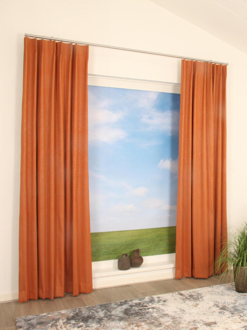 Overgordijn Gloucester is een gordijnstof met een twee gezichten. Door de luxe uitstraling van beide zijden kan je ervoor kan kiezen welke kant je voor wil hebben.