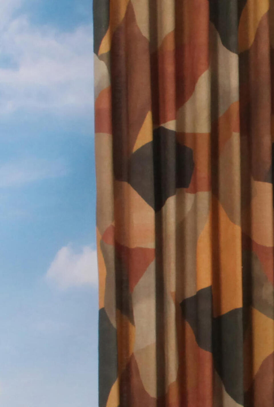 Pieton is een 100% linnen stof die prachtige bedrukking heeft en die jouw interieur een heel eigen persoonlijkheid geeft