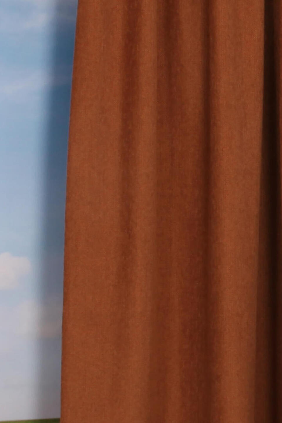 Wipers is een rijke en elegante overgordijnstof door de combinatie van chenille garen en een garen met een soft shine