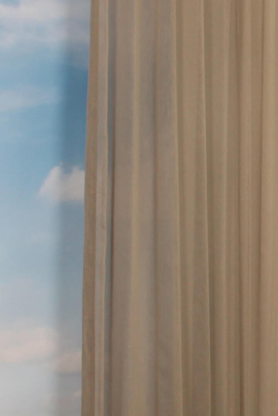 Olympus is een brandvertragende inbetween, geweven van dunne garen met een lichte glans