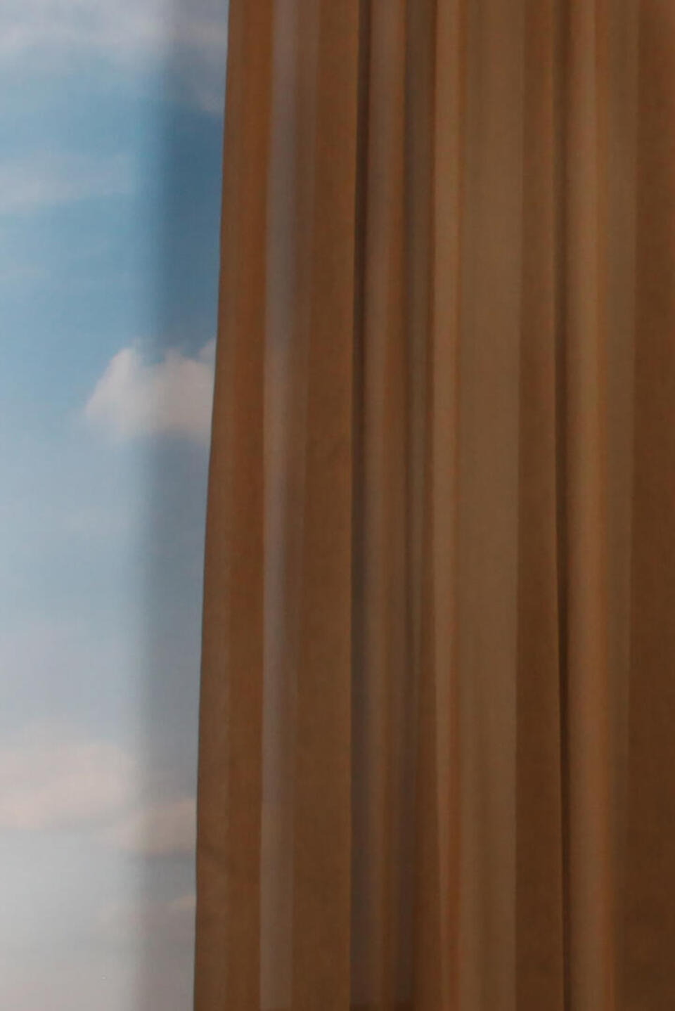 Olympus is een brandvertragende inbetween, geweven van dunne garen met een lichte glans