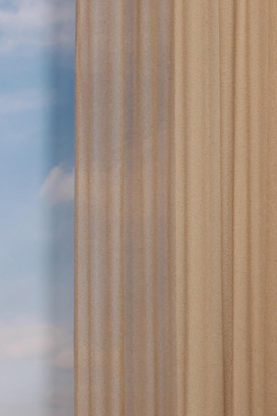 Deze grof geweven Inbetween is een lichtere kwaliteit en valt erg mooi in de plooi