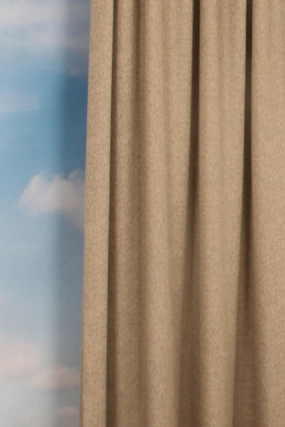 Annecy is een mooi soepel vallend semi-verduisterend overgordijn, een echte sfeermaker en past in elk interieur en in elke ruimte