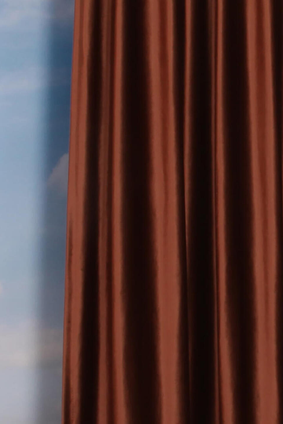 Deze mooie overgordijnstof is een echte sfeermaker, de stof zorgt voor privacy als het donker is