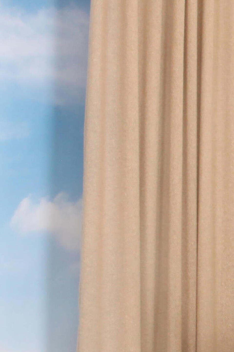 Inbetween Crumble is een kamerhoge en soepelvallende inbetween gemaakt van wat dikkere garens