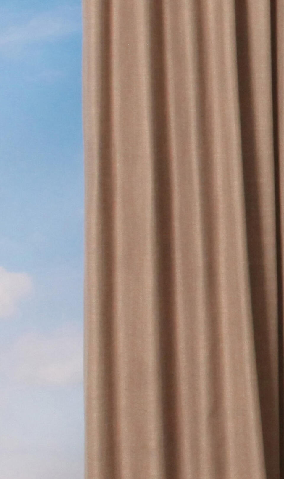 Madia F.R. Night is een soepel vallende verduisterende overgordijnstof met een mooie melange van gemêleerde garens