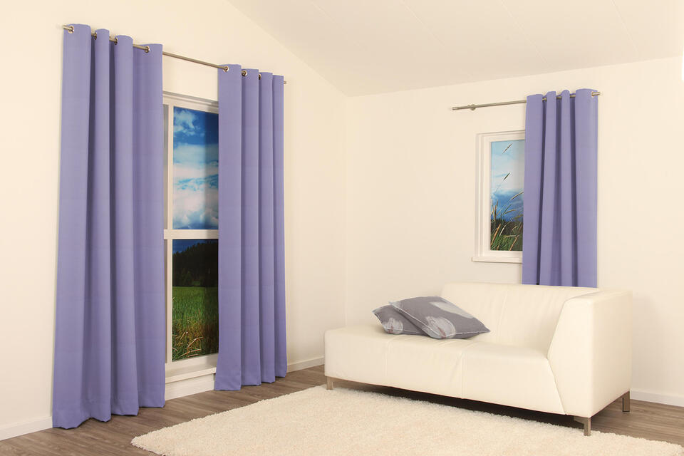 Eclipse is een voordelig verduisterend overgordijn met een lichte glans in een lavendel kleur