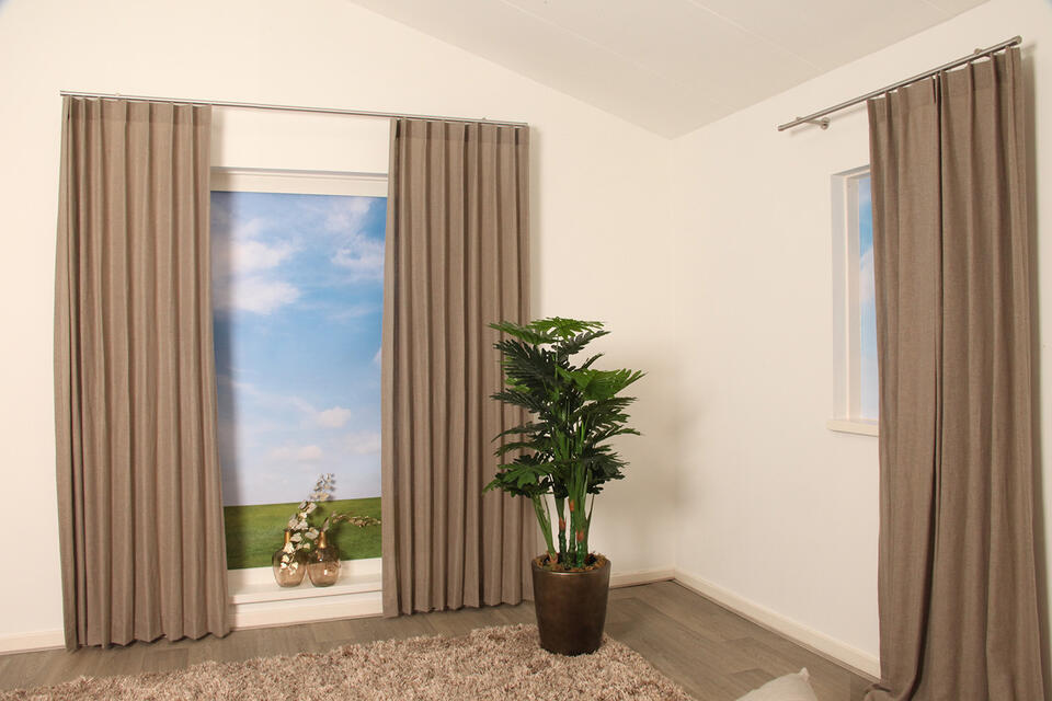 Met deze charmante linnenlook overgordijn Savic kun je in elk interieur uit de voeten