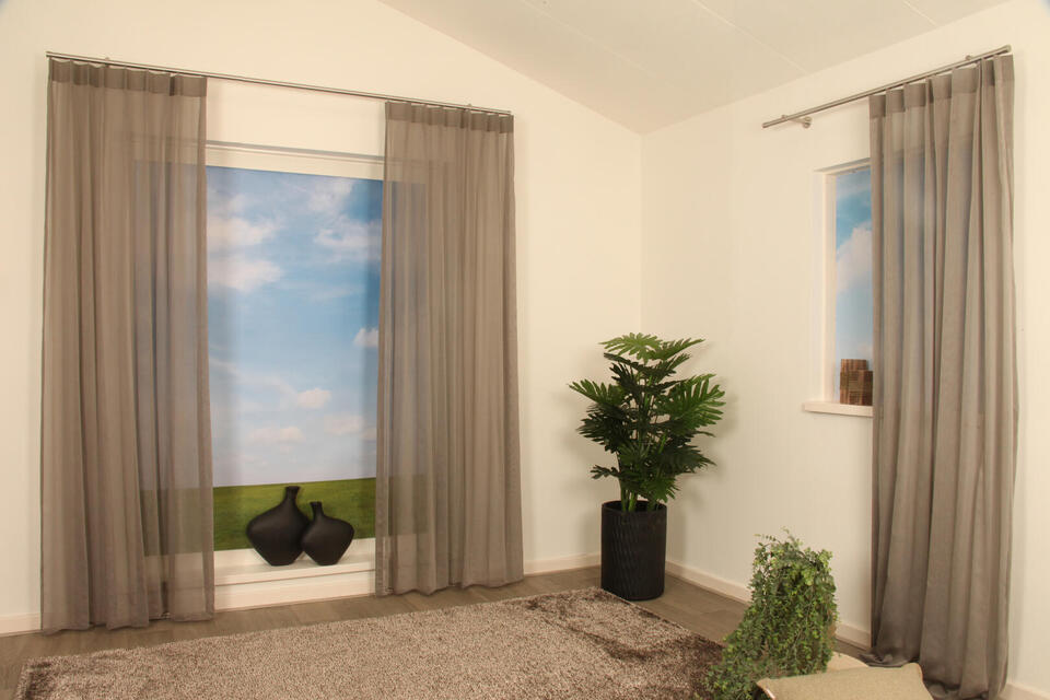 Olympus is een brandvertragende inbetween, geweven van dunne garen met een lichte glans