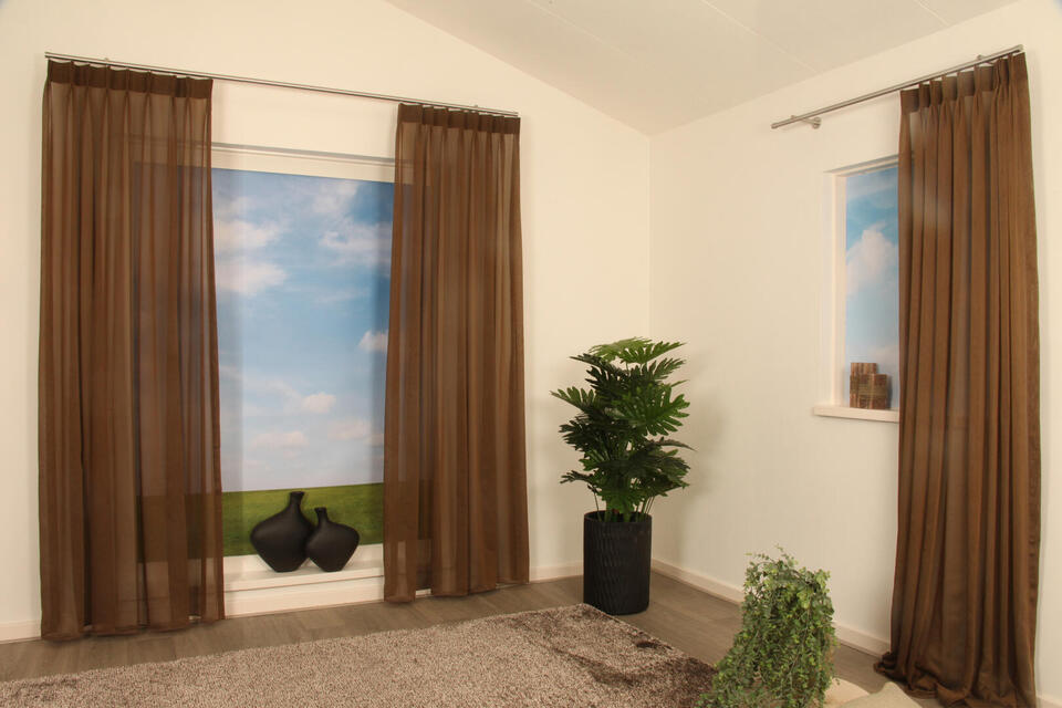 Olympus is een brandvertragende inbetween, geweven van dunne garen met een lichte glans