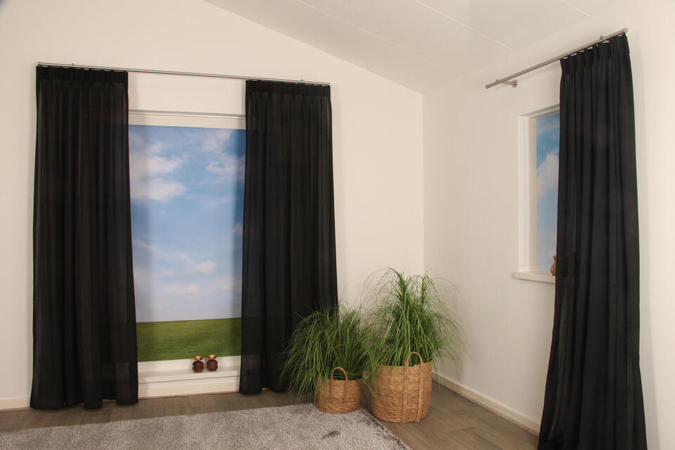 Belfast HH is een inbetween, een elegante en transparante stof die is vervaardigd uit dikkere garens