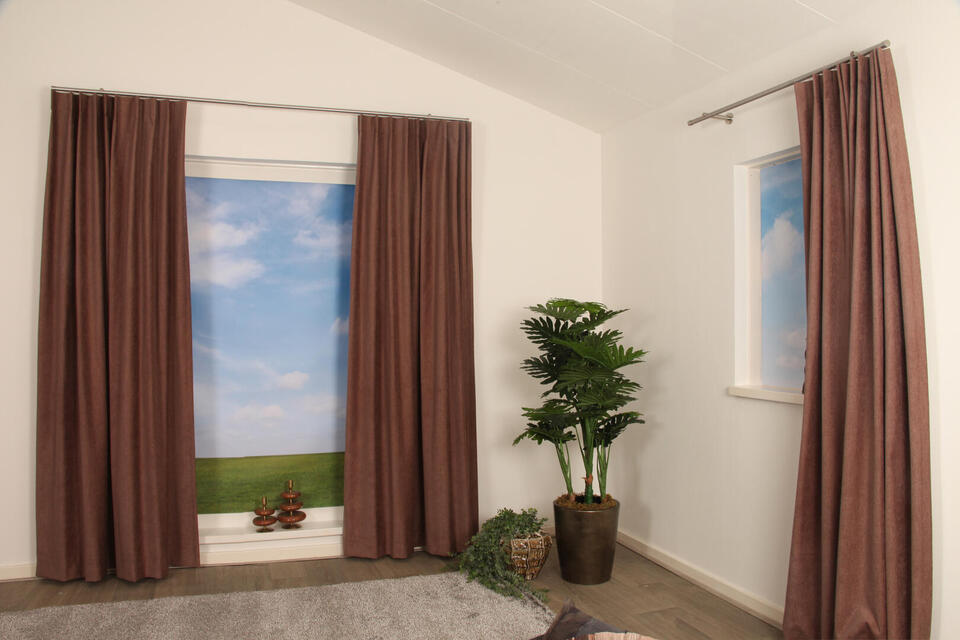 Siena FR is een brandvertragende dim-out overgordijnstof en is daardoor zowel particulier als zakelijk een ideaal gordijn