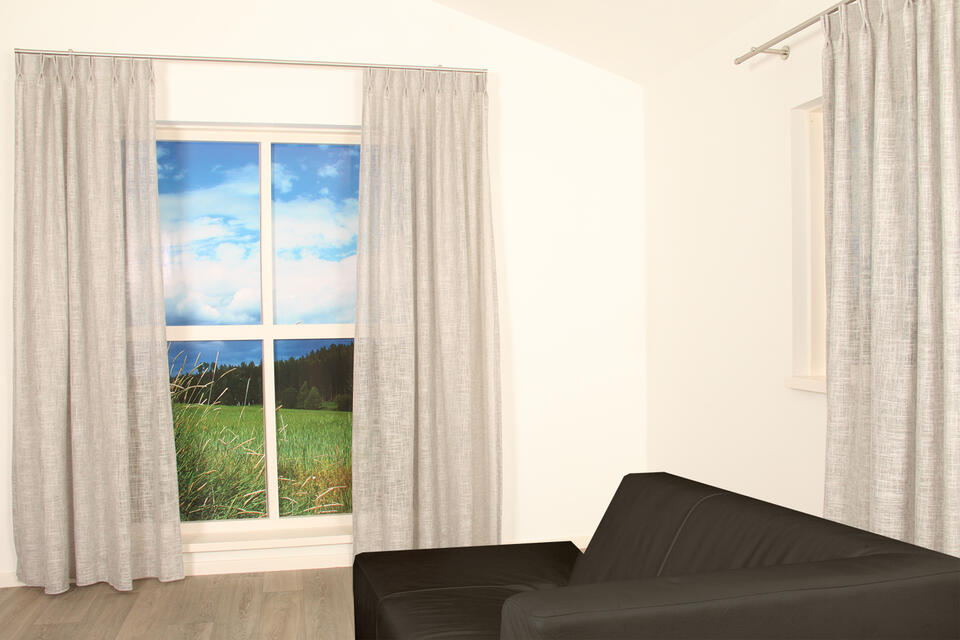 Transparante inbetween met twee kleuren grove geweven garen