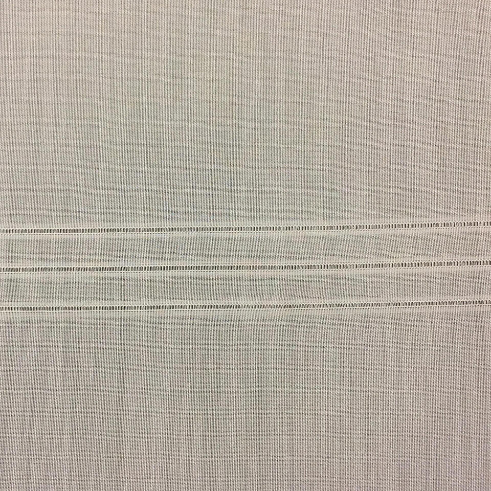 Vitrage Matlock heeft de look van een linnenvoile maar is geweven in een prachtige soepelvallende kwaliteit.