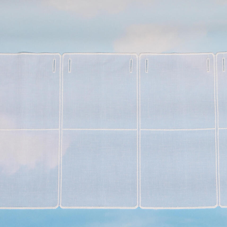 Transparante val Julliet naturel heeft een lengte van 33 cm. Valt soepel en heeft een eenvoudige uitstraling