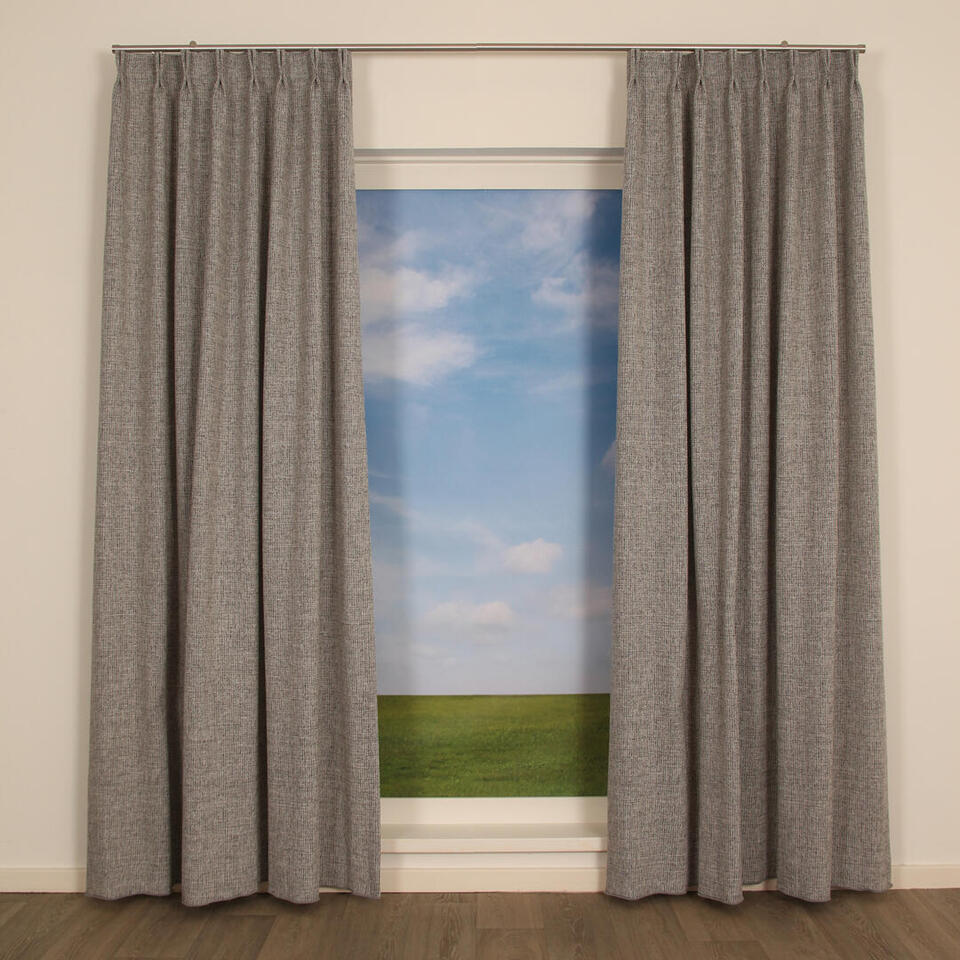 Overgordijn Wismar is een grof geweven gordijn in een melange van verschillende grijstinten.