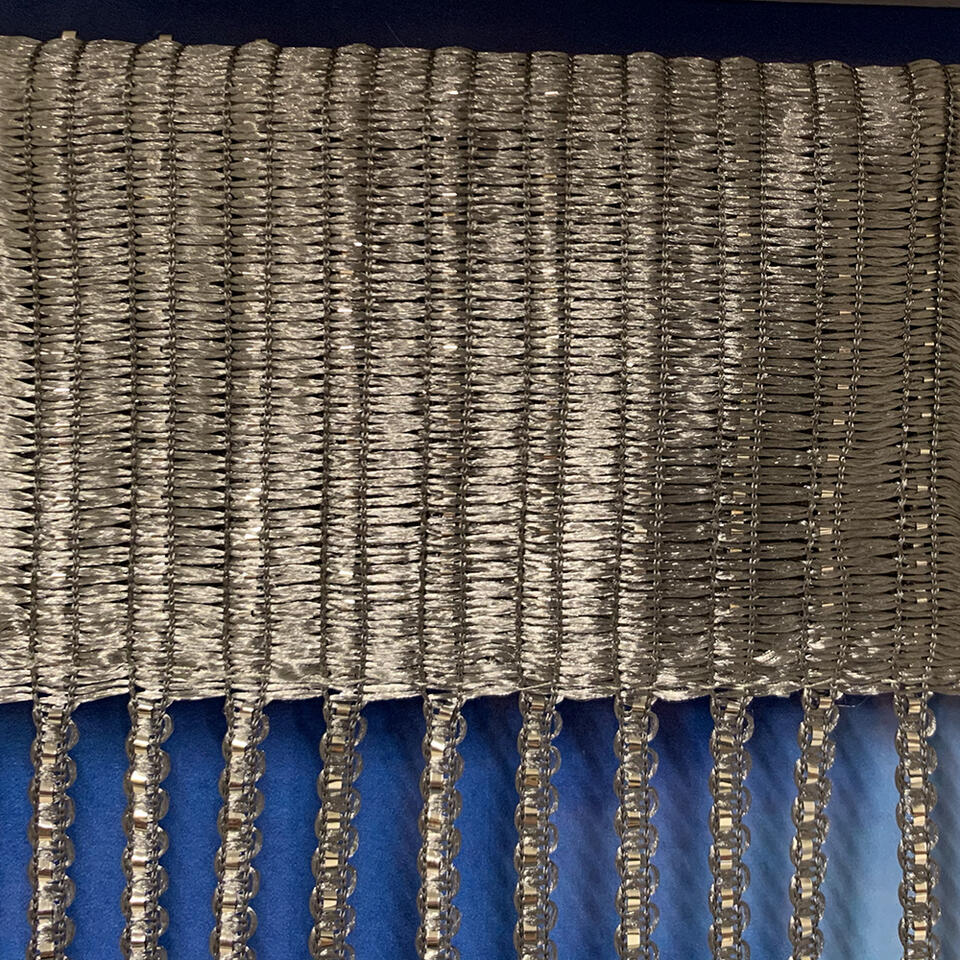 Zilveren koordgordijn met een afmeting van 90x 250 cm