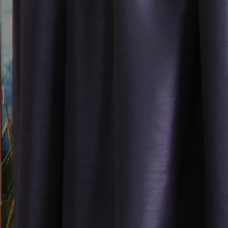 Glanzende nonchalante taft met een geruwde voorzijde en glanzende gladde achterzijde in dezelfde kleur