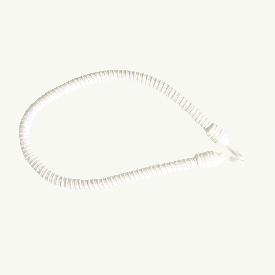 Mooie kwaliteit zijdematte creme kleurige embrasse van een omwikkeld koord met een sierlijke rib